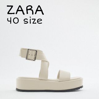 ザラ(ZARA)のZARA　バックル付きフラットレザーサンダル　40サイズ　エクリュ(サンダル)