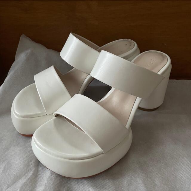 dholic(ディーホリック)のdholic 白ヒールサンダル レディースの靴/シューズ(サンダル)の商品写真