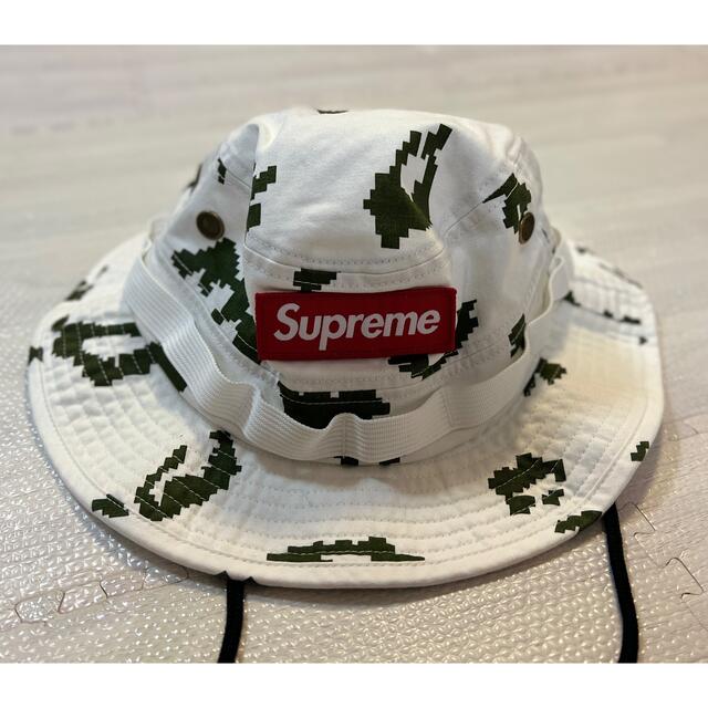 Supreme(シュプリーム)のシュプリーム　カモ柄ハット　ステッカー2枚付き メンズの帽子(ハット)の商品写真