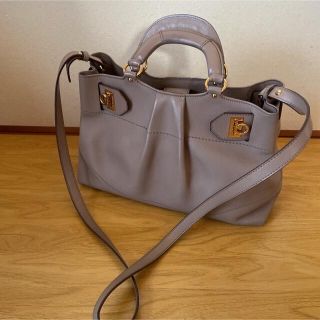 サルヴァトーレフェラガモ(Salvatore Ferragamo)のサルバトーレ　フェラガモ　ショルダーバッグ(ショルダーバッグ)