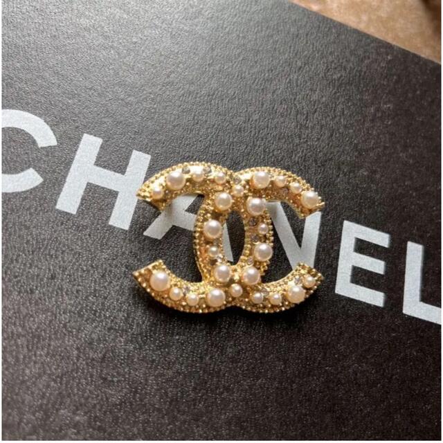 CHANEL(シャネル)の CHANEL ブローチ ハンドメイドのアクセサリー(コサージュ/ブローチ)の商品写真