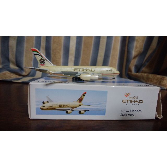 わけありschabak1/600エディハド航空A380 エンタメ/ホビーのおもちゃ/ぬいぐるみ(模型/プラモデル)の商品写真