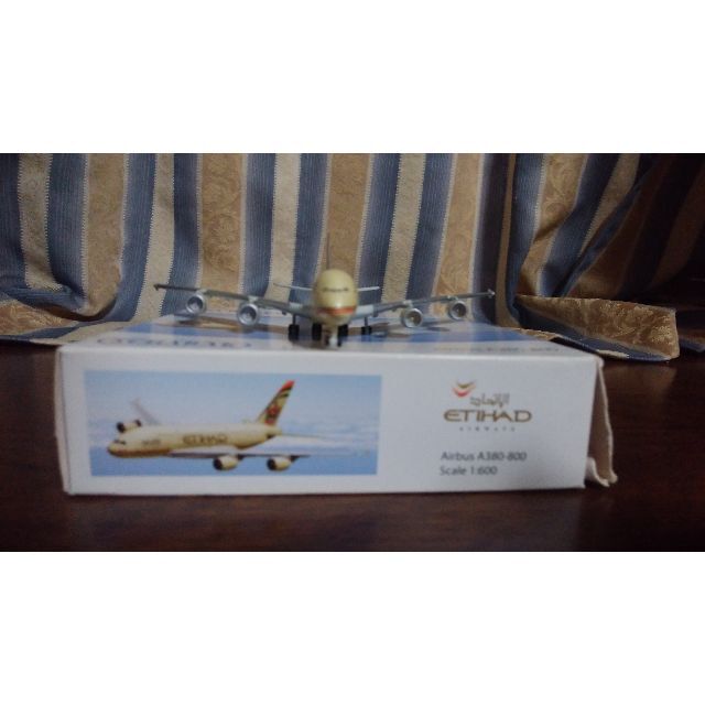 わけありschabak1/600エディハド航空A380 エンタメ/ホビーのおもちゃ/ぬいぐるみ(模型/プラモデル)の商品写真