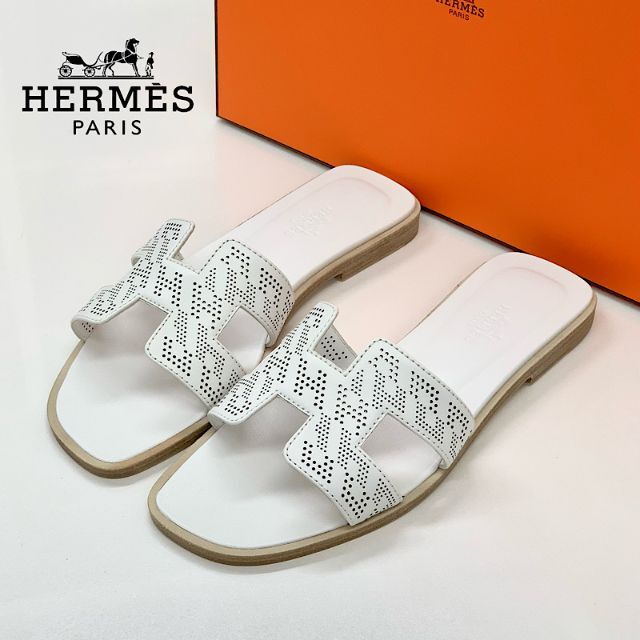 Hermes(エルメス)の4550 未使用 エルメス オラン レザー パンチング サンダル ホワイト レディースの靴/シューズ(サンダル)の商品写真