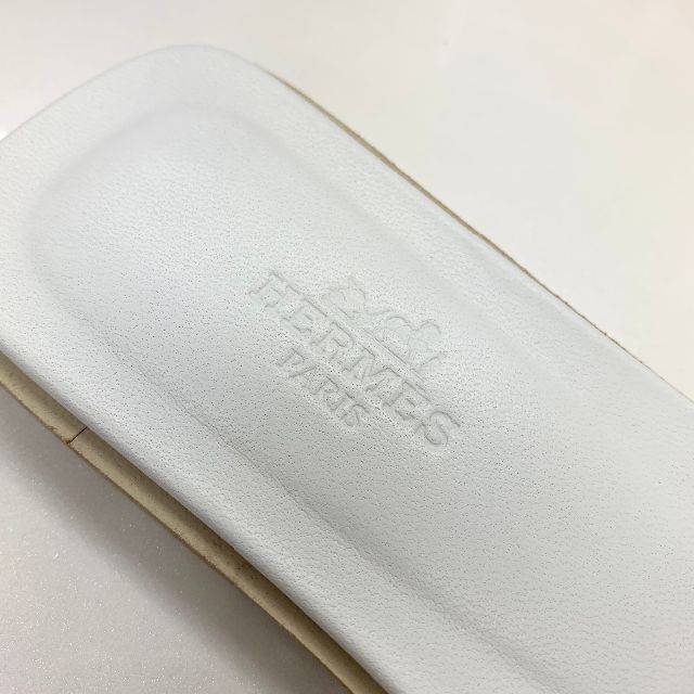 Hermes(エルメス)の4550 未使用 エルメス オラン レザー パンチング サンダル ホワイト レディースの靴/シューズ(サンダル)の商品写真