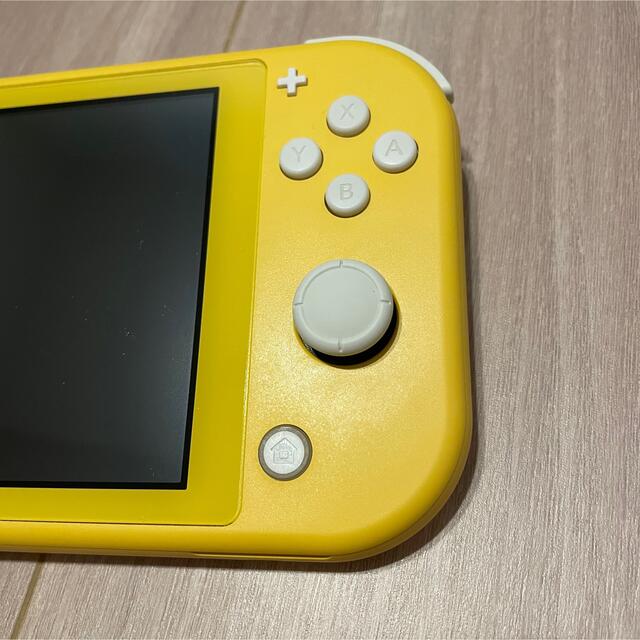 Nintendo Switch LITE イエロー 本体 充電コード エンタメ/ホビーのゲームソフト/ゲーム機本体(携帯用ゲーム機本体)の商品写真