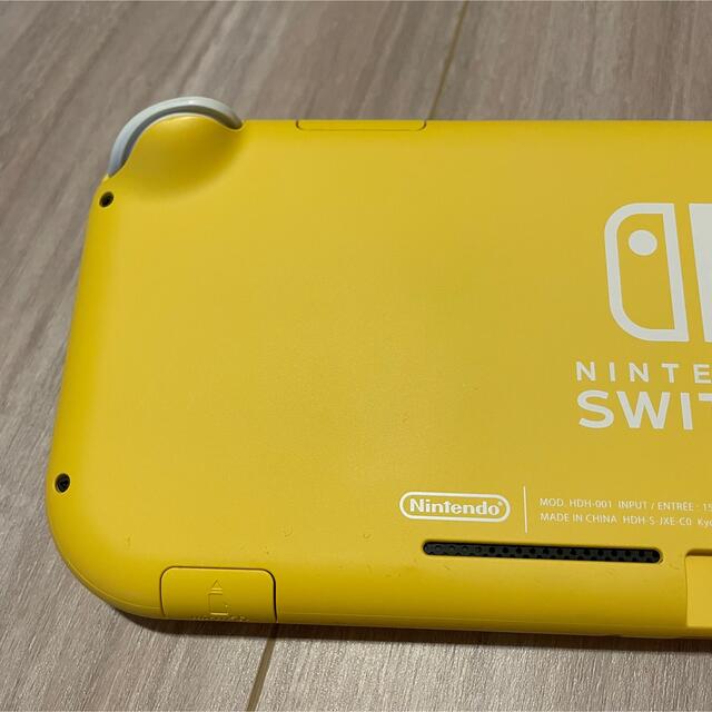 Nintendo Switch LITE イエロー 本体 充電コード エンタメ/ホビーのゲームソフト/ゲーム機本体(携帯用ゲーム機本体)の商品写真