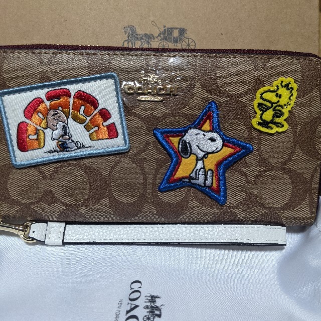 COACH(コーチ)のCOACH  長財布　シグネチャー　スヌーピー２ レディースのファッション小物(財布)の商品写真