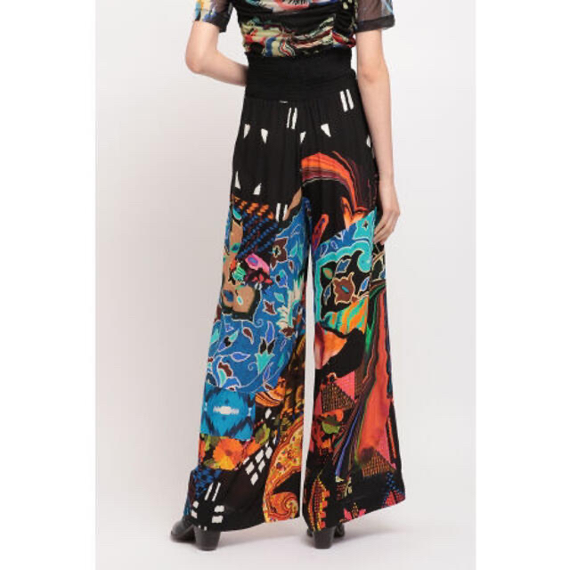 DESIGUAL(デシグアル)の新品✨タグ付き♪17900円　デシグアル　アーティスティックなラクロワ　パンツ レディースのパンツ(カジュアルパンツ)の商品写真