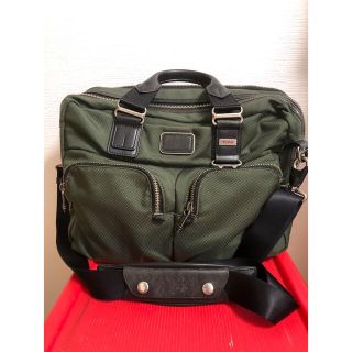 TUMI(ビジネスバッグ ・ グリーン・カーキ/緑色系)のフリマ TUMI(ビジネスバッグ ・ グリーン・カーキ/緑色系)のフリマ