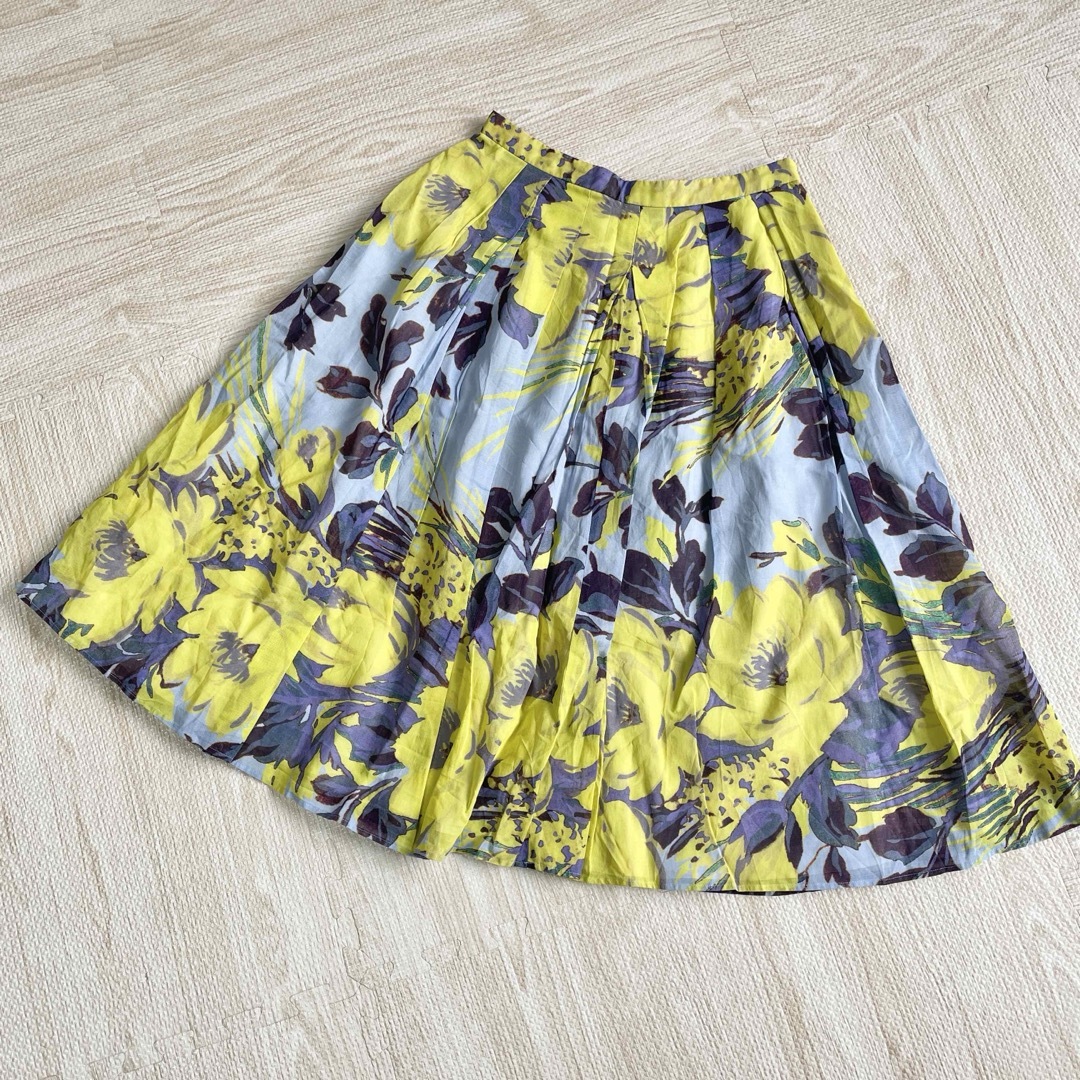 GRACE CONTINENTAL(グレースコンチネンタル)のサイズ36 グレースコンチネンタル 花柄 膝下スカート 日本製 イエロー レディースのスカート(ロングスカート)の商品写真