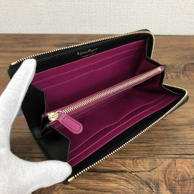 未使用品 Salvatore Ferragamo 長財布 ヴァラ 436