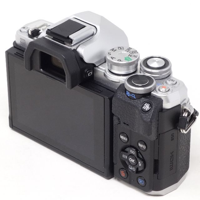 OLYMPUS(オリンパス)の【美品】OLYMPUS OM-D E-M10 Mark IV ボディ シルバー スマホ/家電/カメラのカメラ(デジタル一眼)の商品写真