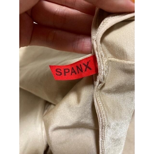 SPANX(スパンクス)のスパンクス　補正下着 コスメ/美容のダイエット(エクササイズ用品)の商品写真