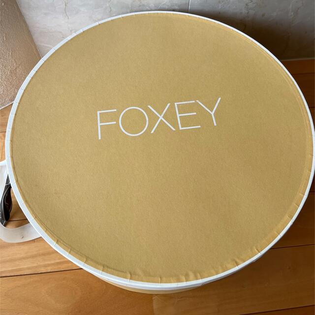 FOXEY(フォクシー)の美品　FOXEY お帽子　ストローハット　ワンピースにぴったり レディースのワンピース(ひざ丈ワンピース)の商品写真