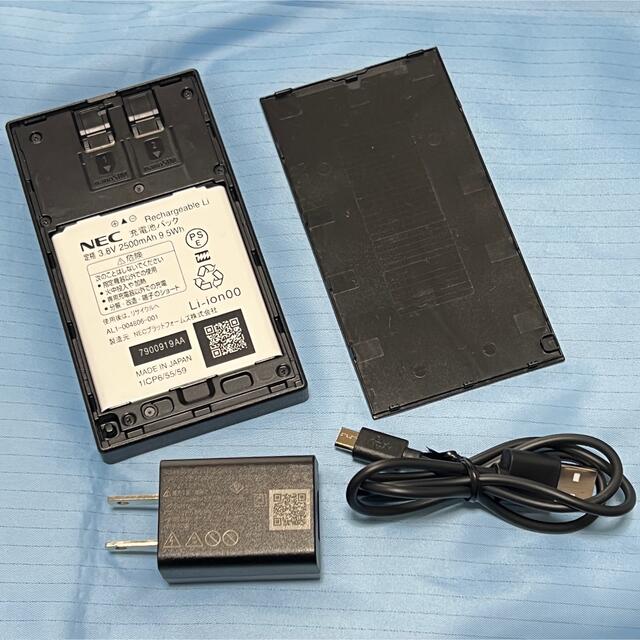 NEC(エヌイーシー)のLTEモバイルルーター　Aterm MR05LN クレドールセット ケース付き スマホ/家電/カメラのPC/タブレット(PC周辺機器)の商品写真