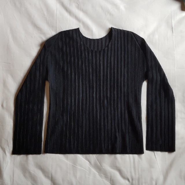 ISSEY MIYAKE プリーツプリーズ カットソー ブラック トップス ISSEY MIYAKE プリーツプリーズ カットソー ブラック トップス