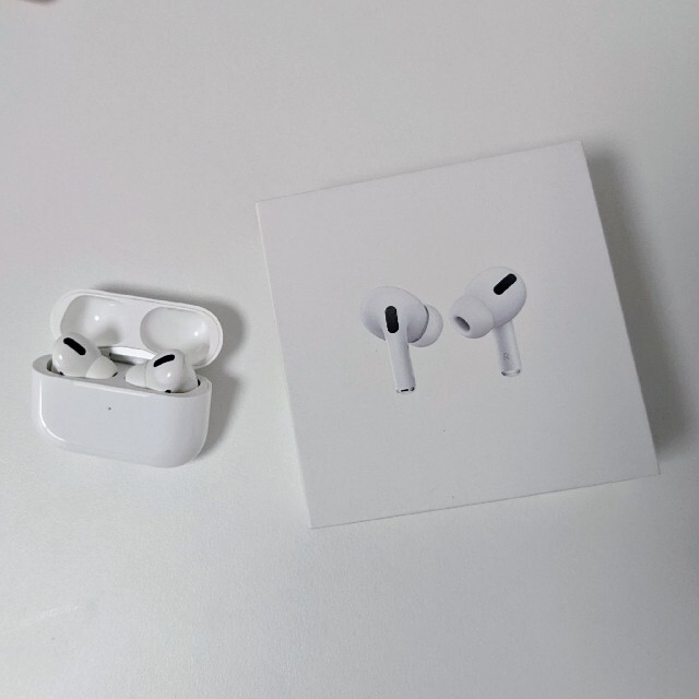 Apple(アップル)のAirPods　pro  Apple ワイヤレスイヤホン エアーポッズ スマホ/家電/カメラのオーディオ機器(ヘッドフォン/イヤフォン)の商品写真