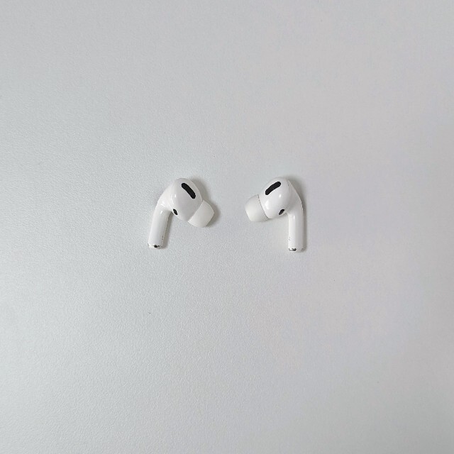 Apple(アップル)のAirPods　pro  Apple ワイヤレスイヤホン エアーポッズ スマホ/家電/カメラのオーディオ機器(ヘッドフォン/イヤフォン)の商品写真