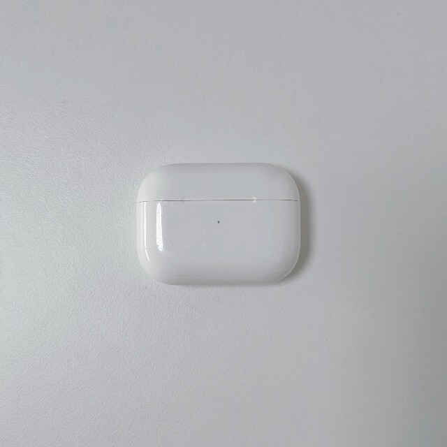 Apple(アップル)のAirPods　pro  Apple ワイヤレスイヤホン エアーポッズ スマホ/家電/カメラのオーディオ機器(ヘッドフォン/イヤフォン)の商品写真