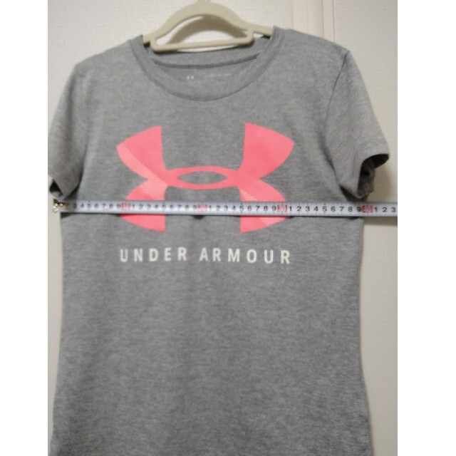 UNDER ARMOUR(アンダーアーマー)のアンダーアーマー　Tシャツ　XSサイズ レディースのトップス(Tシャツ(半袖/袖なし))の商品写真