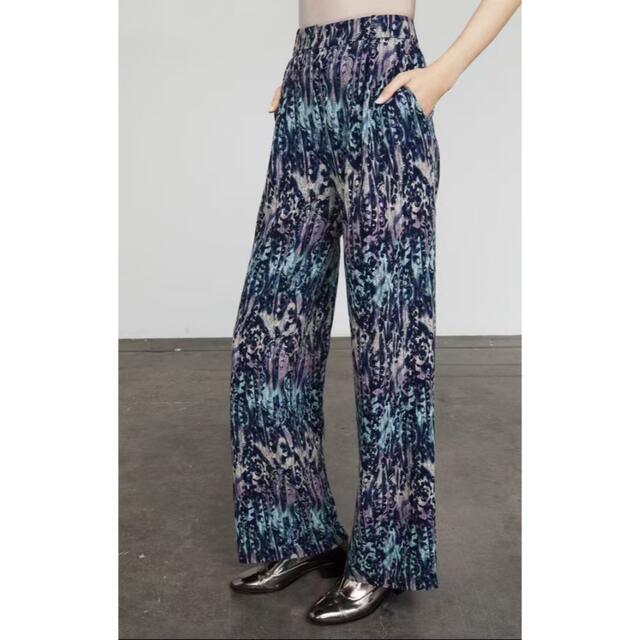 ❤️BCBGMAXAZRIA新作新品 ブルー 花柄 カジュアルパンツ 【激安アウトレット!】 新品BCBGMAXAZRIAベロアパンツ