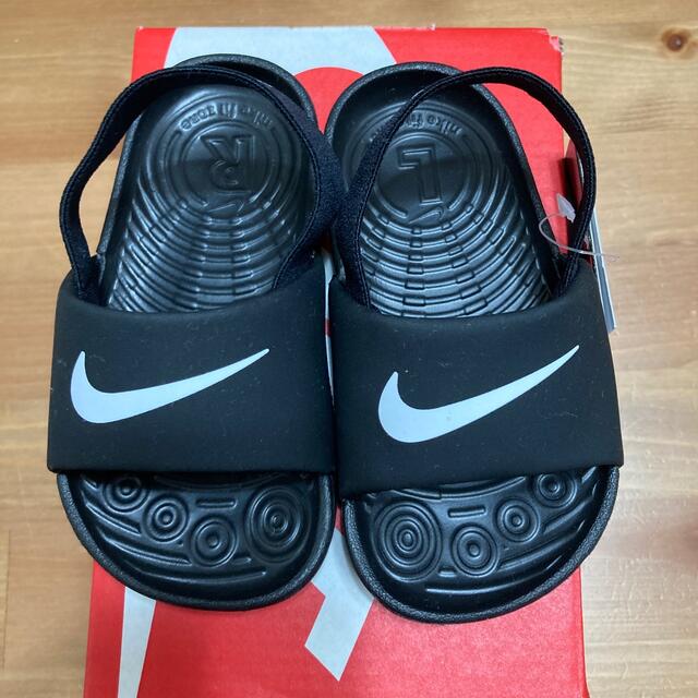 NIKE(ナイキ)のNIKE ナイキ カワ キッズスライドサンダル　新品 キッズ/ベビー/マタニティのキッズ靴/シューズ(15cm~)(サンダル)の商品写真