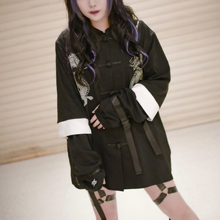 KRY clothing TATSU ブラック×ホワイト刺繍(カットソー(半袖/袖なし))
