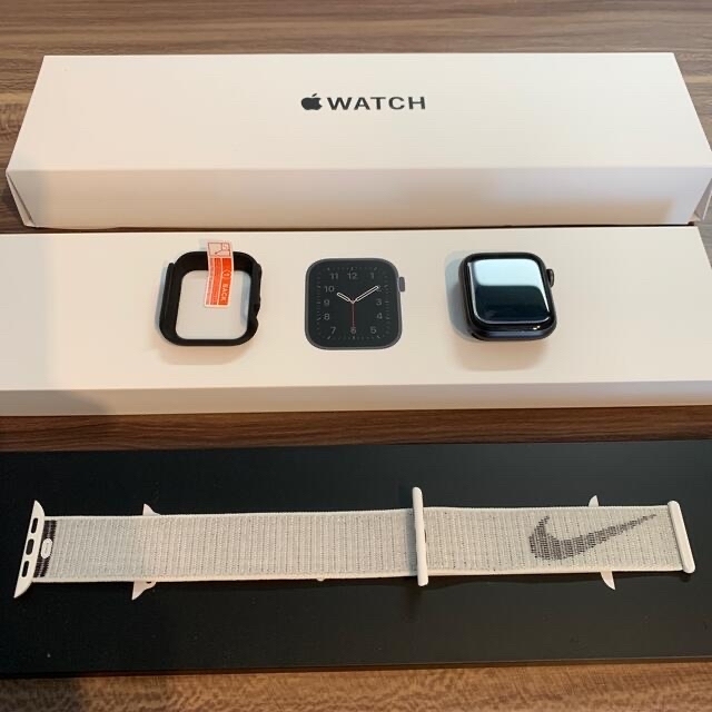 Apple Watch(アップルウォッチ)のApple Watch SE 40mm スペースグレー本体 + NIKE バンド メンズの時計(腕時計(デジタル))の商品写真