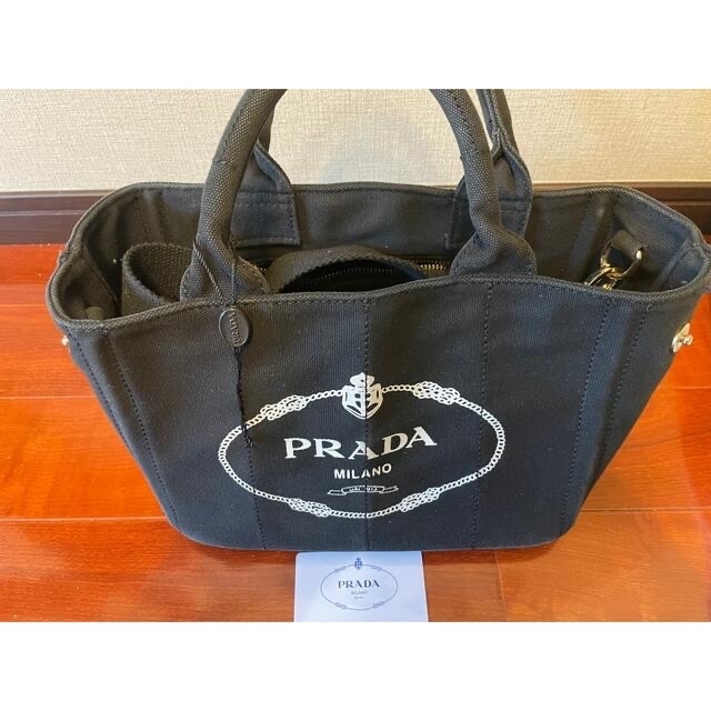 PRADA(プラダ)のPRADA ショルダーバッグ　値下げ可 レディースのバッグ(ショルダーバッグ)の商品写真