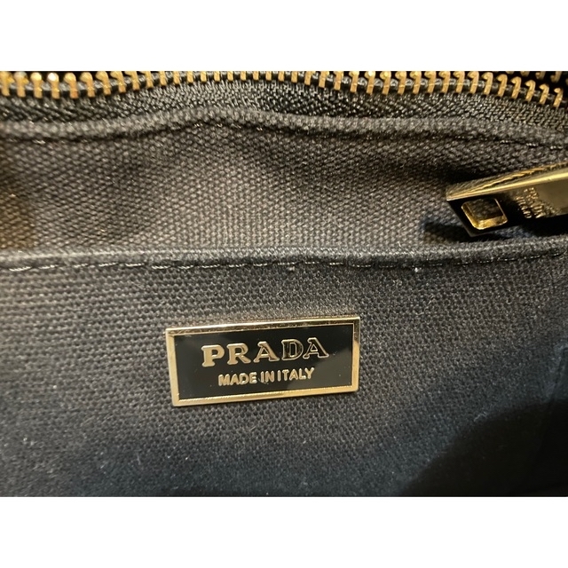 PRADA(プラダ)のPRADA ショルダーバッグ　値下げ可 レディースのバッグ(ショルダーバッグ)の商品写真