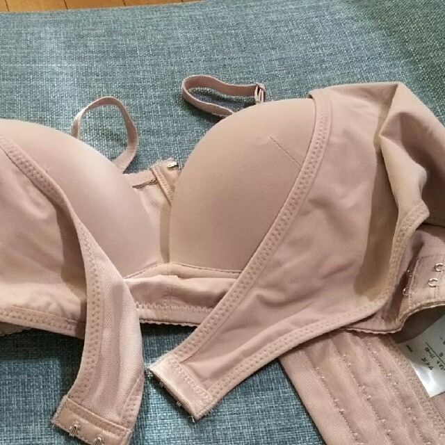 COGIT(コジット)の【新品】コジット BEAUTY SHAPE BRA(脇肉補正ブラ) S レディースの下着/アンダーウェア(ブラ)の商品写真