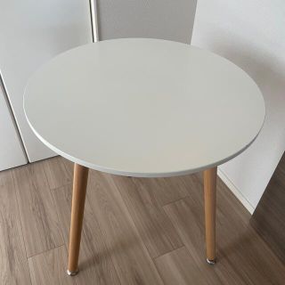 イームズ(EAMES)の【イームズ】【EAMS】白色・丸テーブル　カフェテーブル《中古》(ダイニングテーブル)