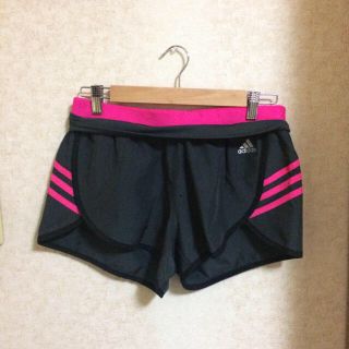 アディダス(adidas)のadidas ショートパンツ(ショートパンツ)