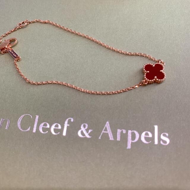 Van Cleef & Arpels(ヴァンクリーフアンドアーペル)のヴァンクリーフ&アーペル スウィート アルハンブラ ブレスレット レディースのアクセサリー(ブレスレット/バングル)の商品写真