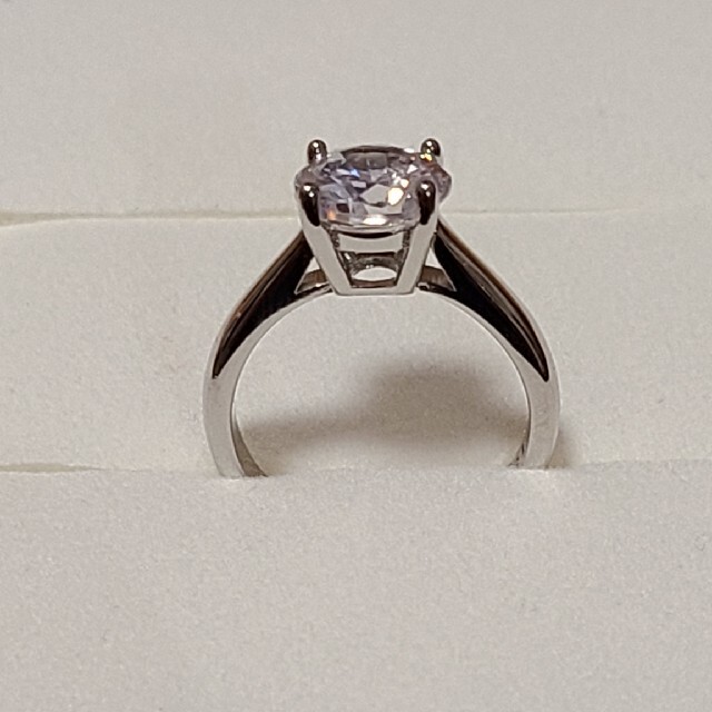 鑑定書付き 白金 ジルコニアダイヤモンドリング レディースのアクセサリー(リング(指輪))の商品写真