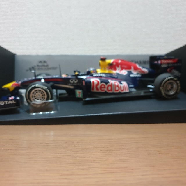 ミニチャンプス 1/18 RED BULL RB7 JAPAN GP ベッテル | モーター