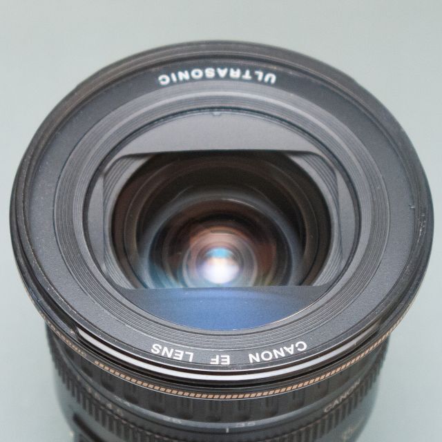 Canon EF 20-35mm F3.5-4.5 USM 3