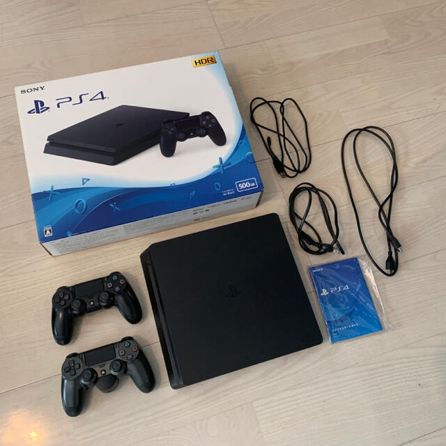 PlayStation4(プレイステーション4)のPlayStation4 ジェット・ブラック 500GB CUH-2200A エンタメ/ホビーのゲームソフト/ゲーム機本体(家庭用ゲーム機本体)の商品写真