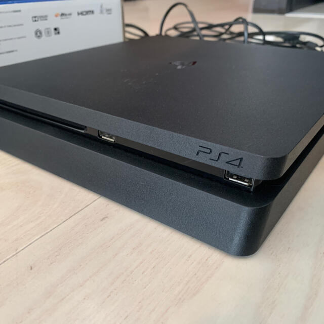PlayStation4(プレイステーション4)のPlayStation4 ジェット・ブラック 500GB CUH-2200A エンタメ/ホビーのゲームソフト/ゲーム機本体(家庭用ゲーム機本体)の商品写真