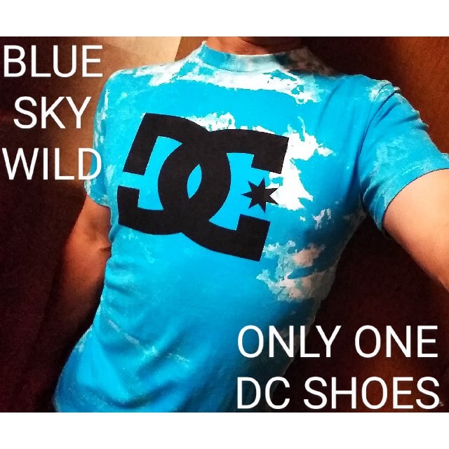 DC SHOES(ディーシーシューズ)のONLY ONE DC SHOESタイダイTシャツ俺だけの青空 青海 青を灯せ！ メンズのトップス(Tシャツ/カットソー(半袖/袖なし))の商品写真