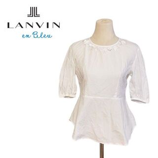 ランバンオンブルー(LANVIN en Bleu)のランバン　オンブルー　トップス　ブラウス　白　ホワイト　ビーズ　38(Tシャツ(半袖/袖なし))