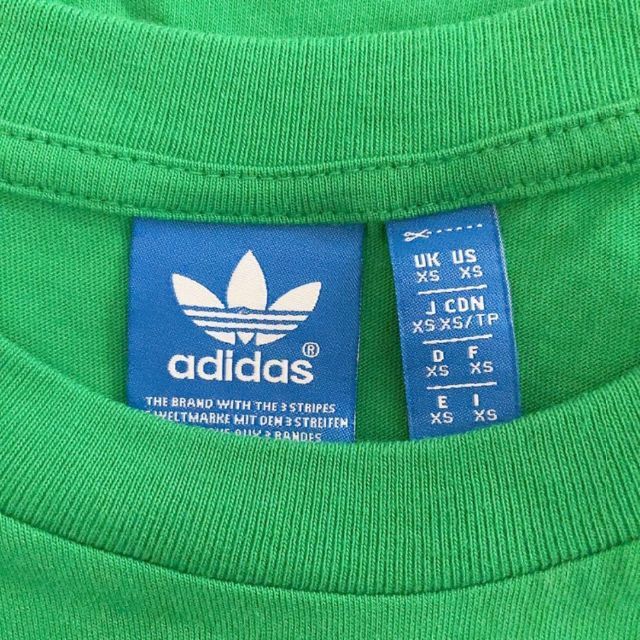 adidas × ファレル ウィリアムス　Tシャツ　半袖　トレフォイル　緑　XS メンズのトップス(Tシャツ/カットソー(半袖/袖なし))の商品写真