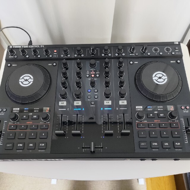 NATIVE INSTRUMENTS TRAKTOR KONTROL S4 楽器のDJ機器(DJコントローラー)の商品写真