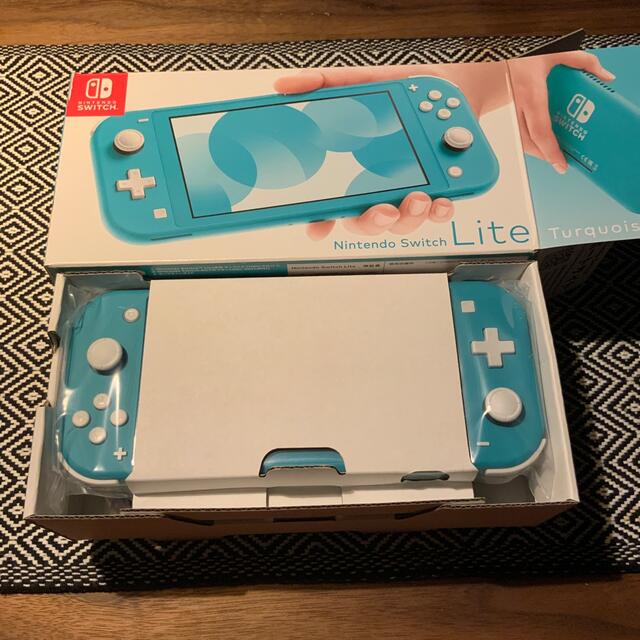 任天堂(ニンテンドウ)のNintendo Switch  Lite ターコイズ 新品 スイッチライト エンタメ/ホビーのゲームソフト/ゲーム機本体(家庭用ゲーム機本体)の商品写真