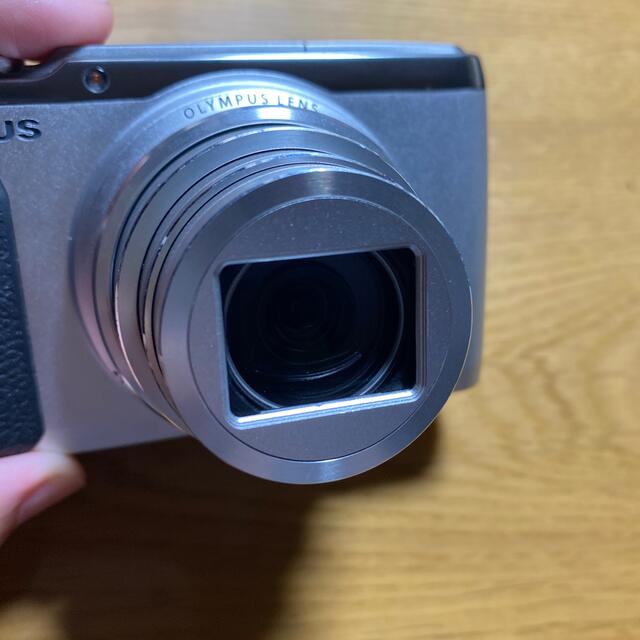 OLYMPUS(オリンパス)のOLYMPUS コンパクトデジタルカメラ SH SH-60 SILVER スマホ/家電/カメラのカメラ(コンパクトデジタルカメラ)の商品写真