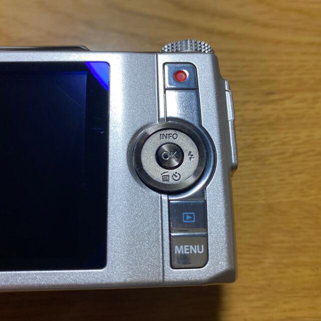 OLYMPUS(オリンパス)のOLYMPUS コンパクトデジタルカメラ SH SH-60 SILVER スマホ/家電/カメラのカメラ(コンパクトデジタルカメラ)の商品写真