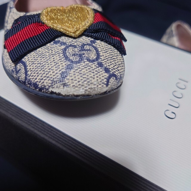 Gucci(グッチ)の【16cm】グッチ　リボンシューズ　キッズ　傷あり キッズ/ベビー/マタニティのキッズ靴/シューズ(15cm~)(フォーマルシューズ)の商品写真
