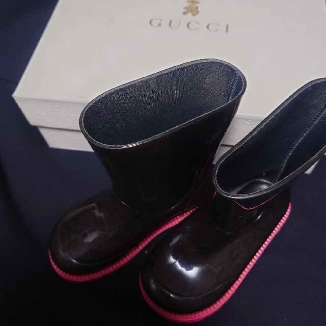 Gucci(グッチ)の【13.5cm】GUCCI　レインブーツ　黒地　GG柄 キッズ/ベビー/マタニティのベビー靴/シューズ(~14cm)(長靴/レインシューズ)の商品写真