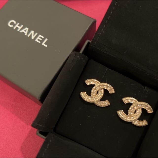 CHANEL ピアス キラキラ ストーン ピアス ゴールド 定番 美品 公式の